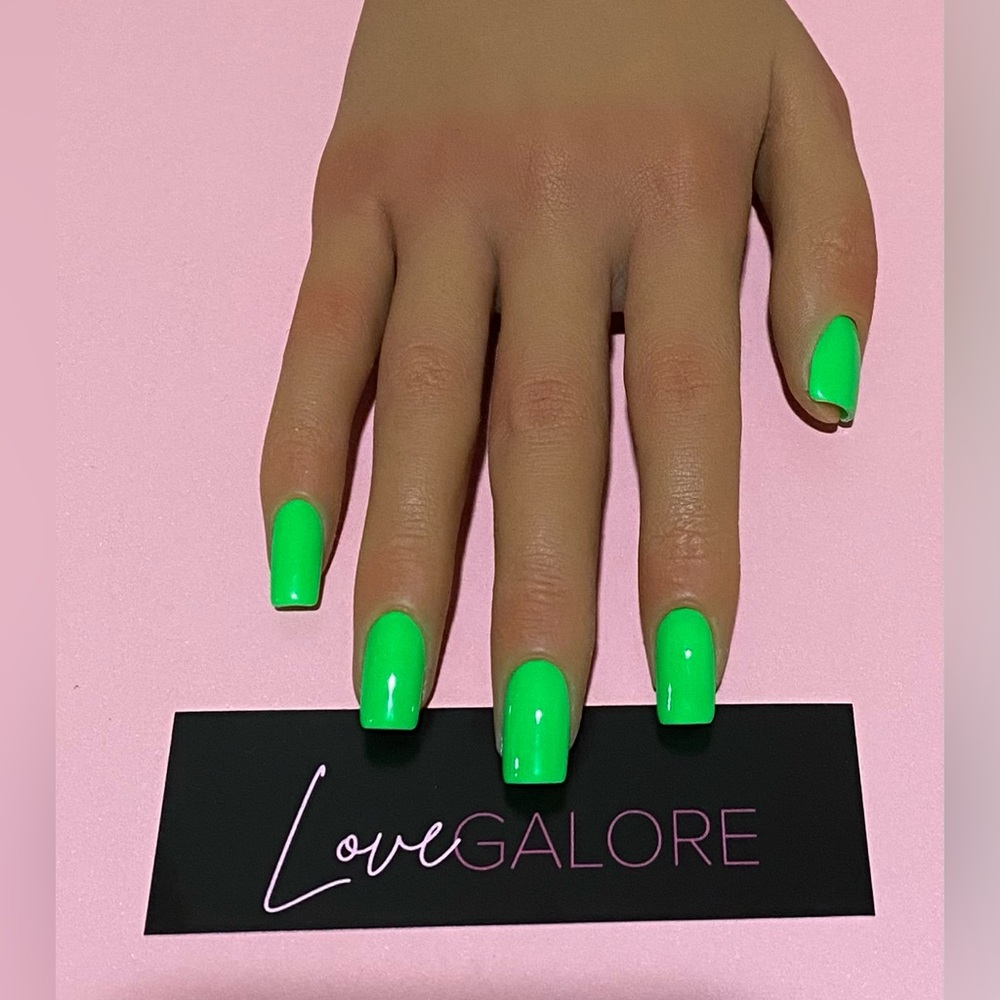 Hand Crafted Green (Glow In The Dark) Short Square Love Galore Press On Nails
